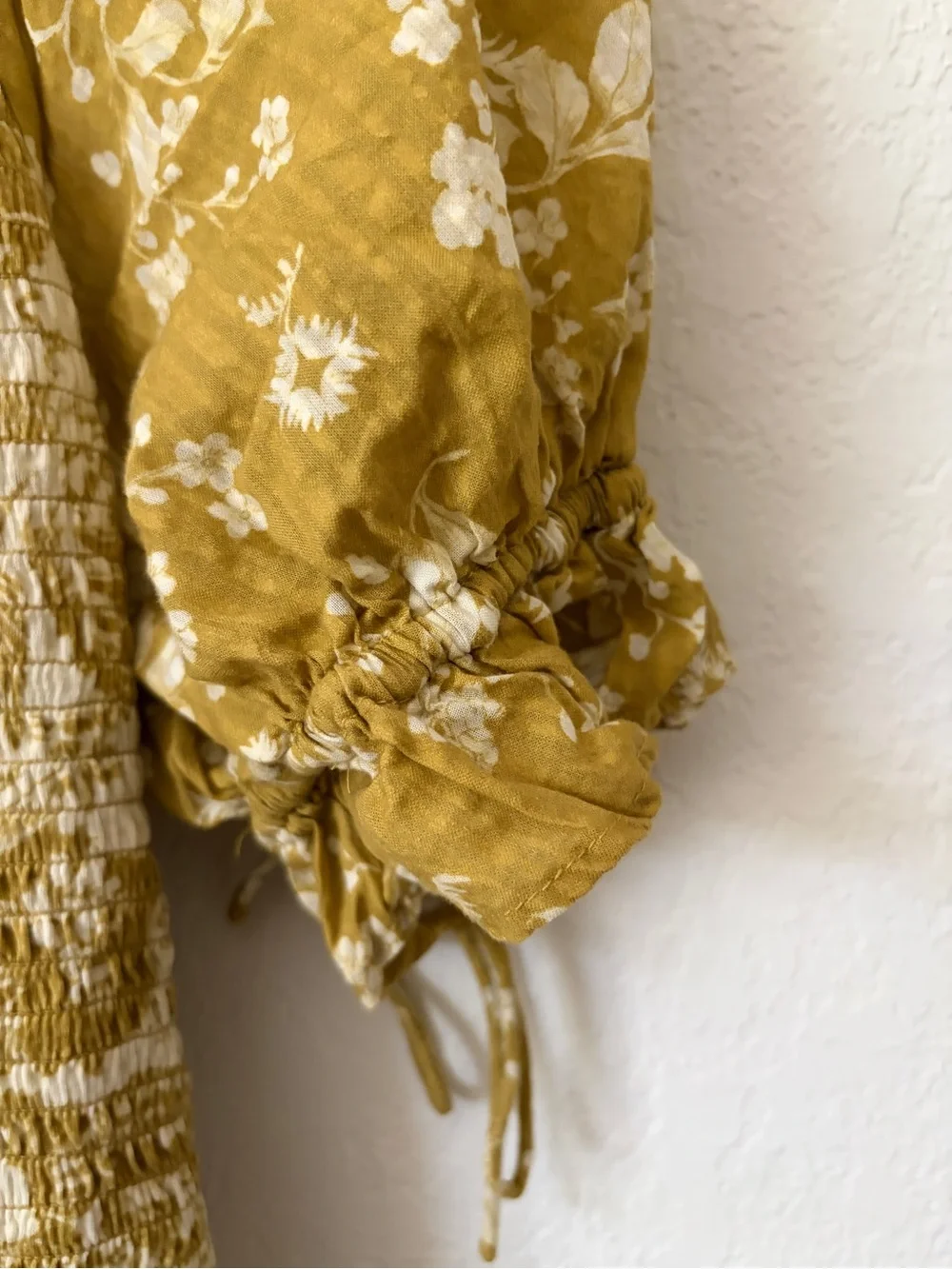 ANTHROPOLOGIE Smocked Square-Neck Puff Sleeve Top in Mustard Floral Small